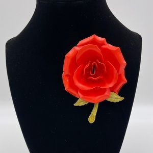 🌹Vintage, 1950’s metal enamel 3D Rose Pin
